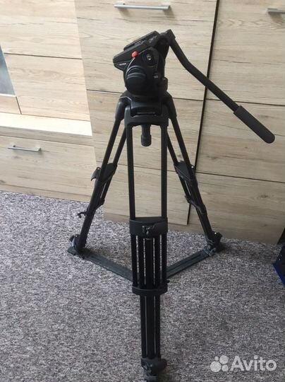 Видеокамера JVC GY -HD 111+штатив+аксессуары