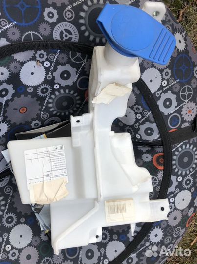 Бочек омывателя пассат б 6