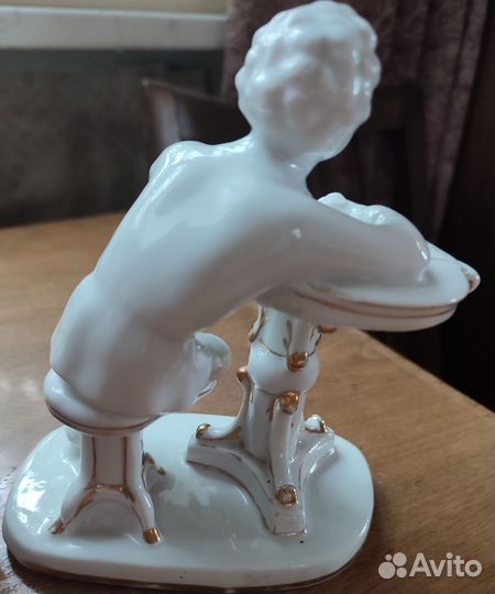 Бюсты Пушкина и Льва Толстого