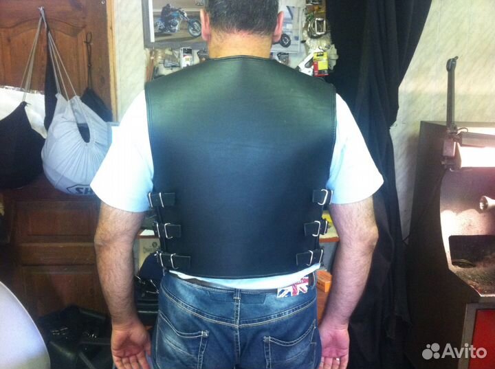 Продам байкерскую жилетку.Новая