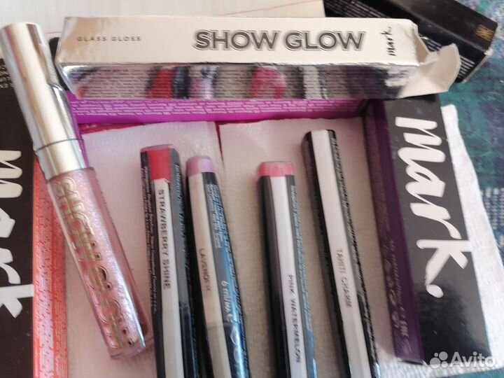 Блески и жидкие помады для губ от Эйвон