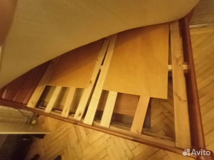 Кровать двухспальная с матрасом 140x200 массив