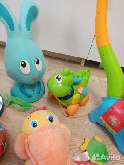 Фирменные игрушки пакетом