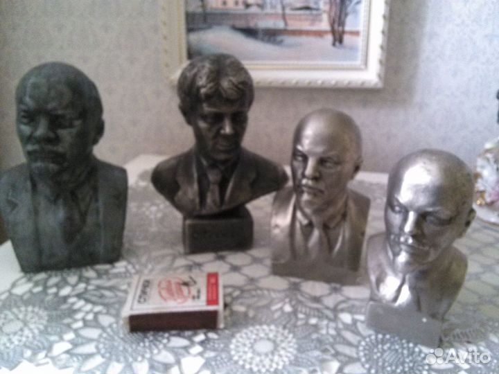 Бюст Ленина и Есенина