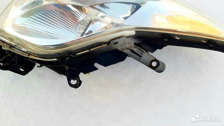 Фара правая toyota Auris