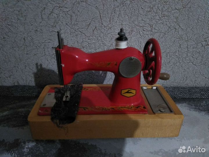 Детская швейная машинка