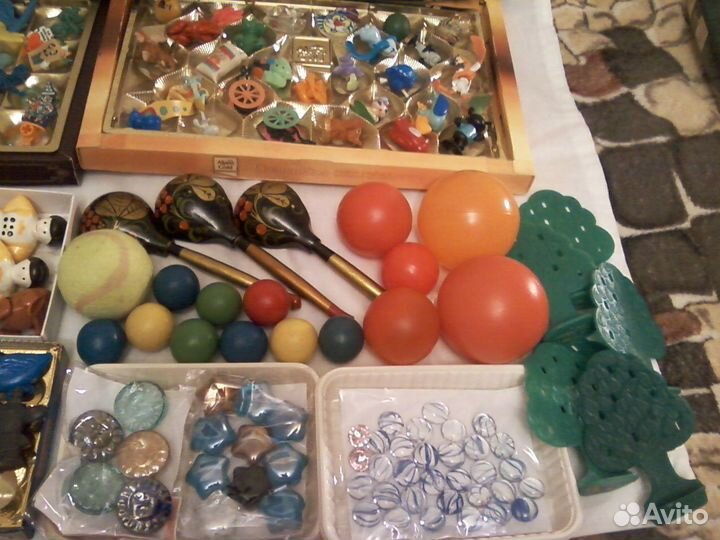 Игрушки маленькие, фигурки и канцелярия