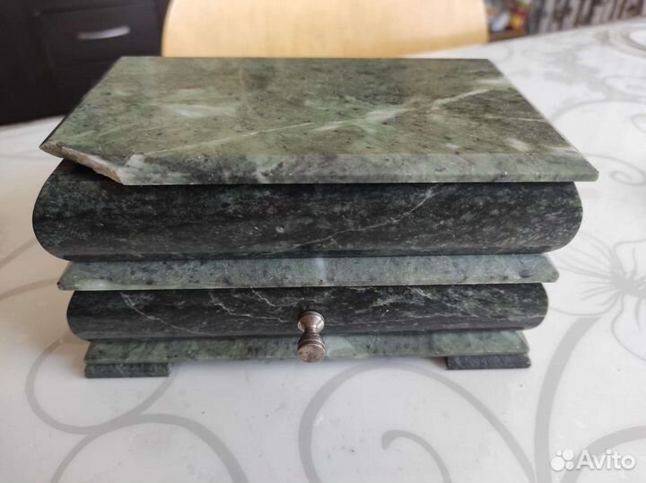 Шкатулка из камня змеевик