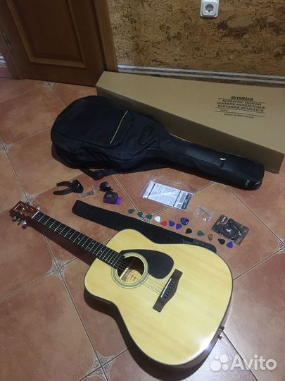 Акустическая гитара Yamaha F600 и полный набор