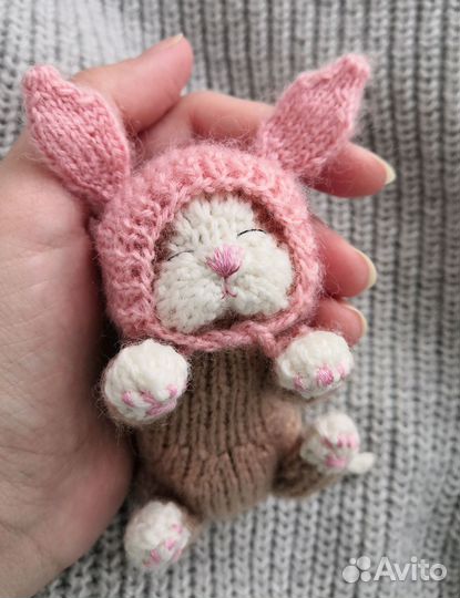 Вязаный спящий котенок на заказ ручная работа