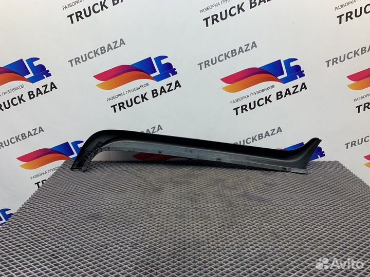 Накладка лобового стекла левая