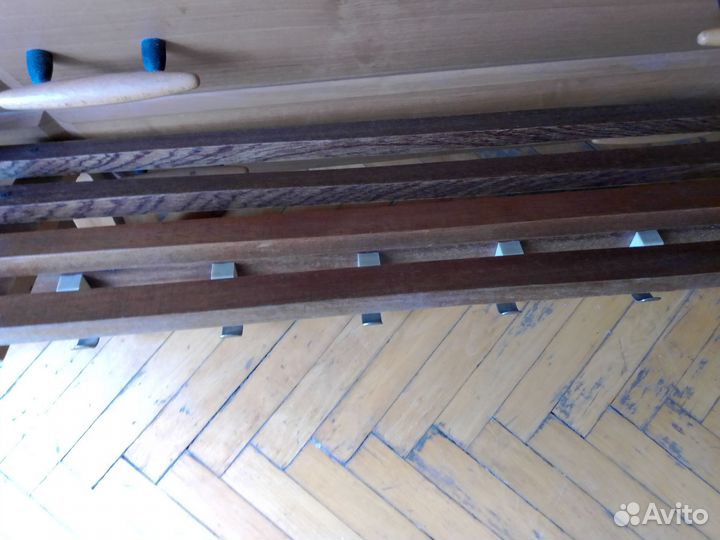 Вешалка настенная деревянная