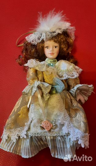 Фарфоровая куколка