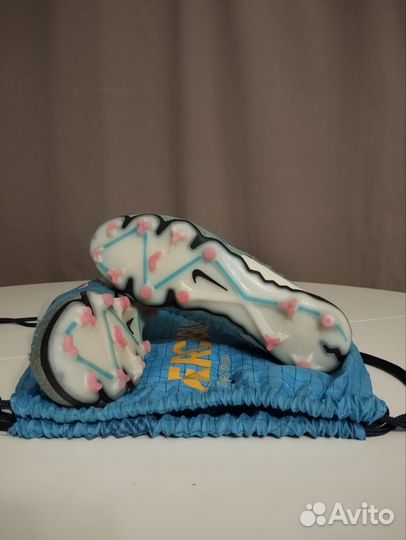 Сороконожки и бутсы nike