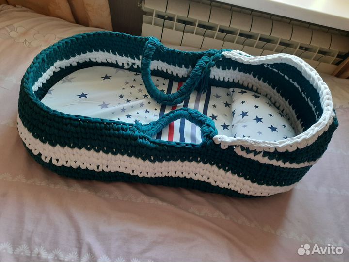 Вязанная люлька для новорожденного