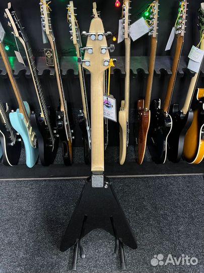 Электрогитара Новая