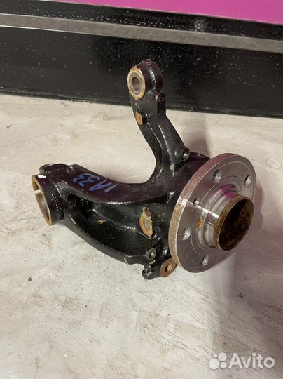 Поворотный кулак на фольцваген поло левый