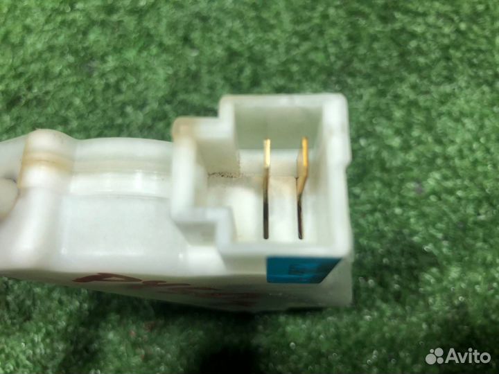 Замок лючка бензобака Nissan Fuga Y50 PY50 PNY50