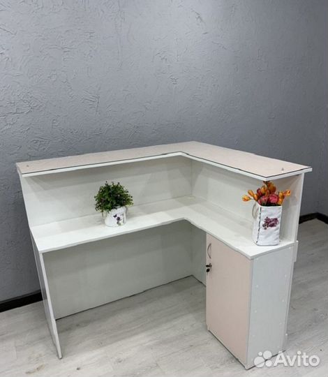 Стойка ресепшн