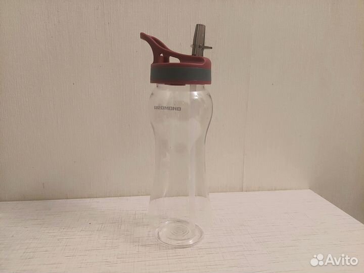 Спортивная бутылка для воды