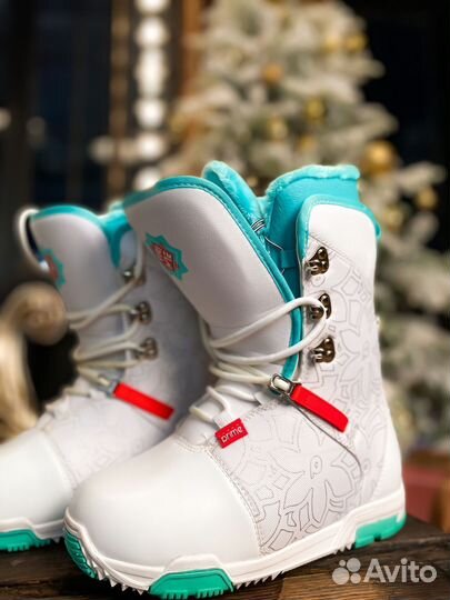 Ботинки горнолыжные на шнуровке белые