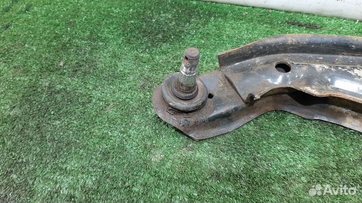 Рычаг передний нижний левый Nissan Primera P11