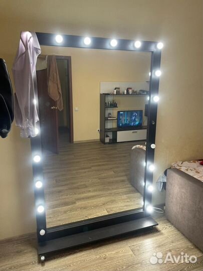 Гримерное зеркало в полный рост