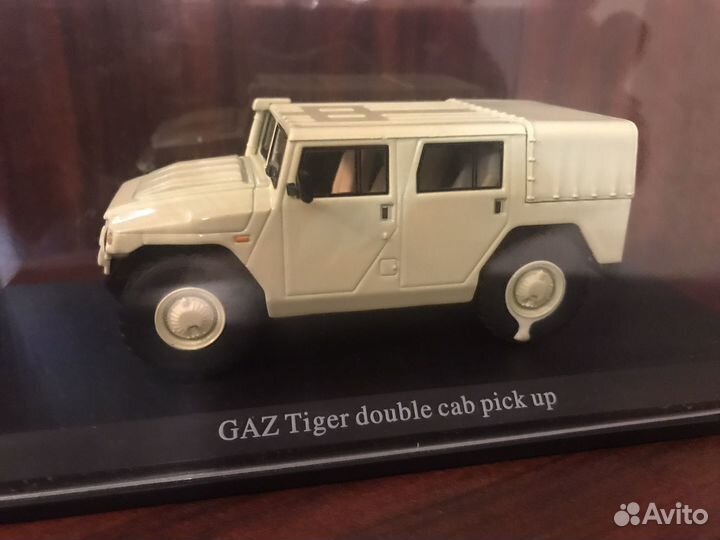 Модель автомобиля 1/43 Газ Tiger