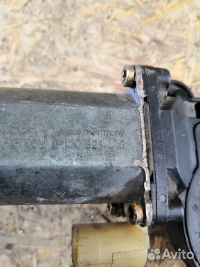 Моторчик стеклоподъемника Land Rover Discovery III