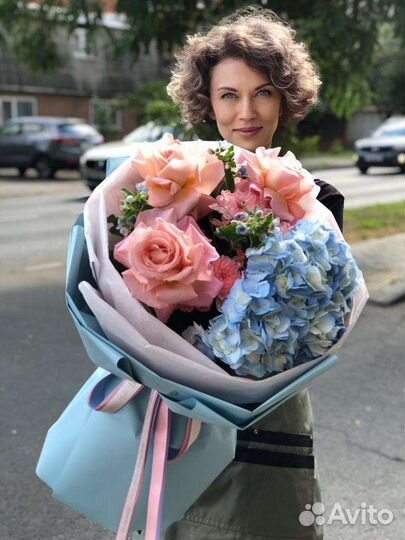 Букет яркий с гортензией