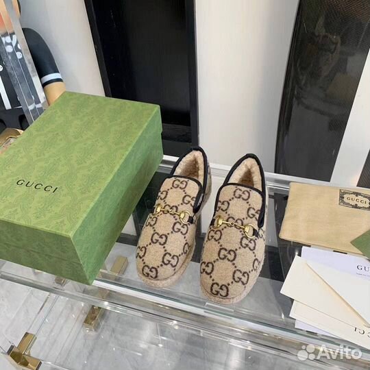 Женские лоферы с мехом Gucci GG Wool