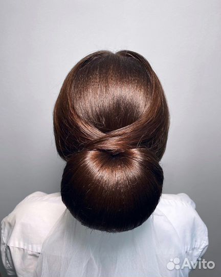 Стилист по причёскам