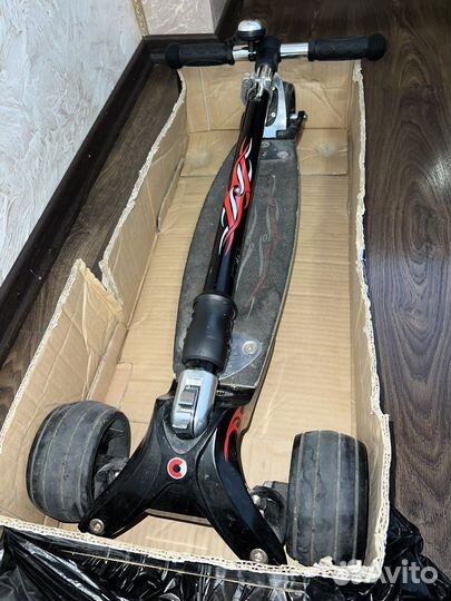 Самокат взрослый Micro Kickboard Monster (KB0022)