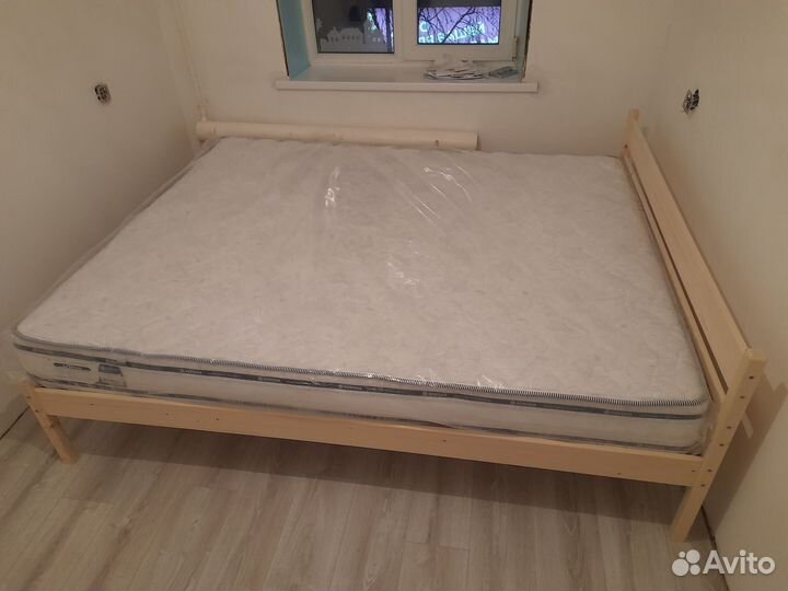 Кровать двуспальная из массива