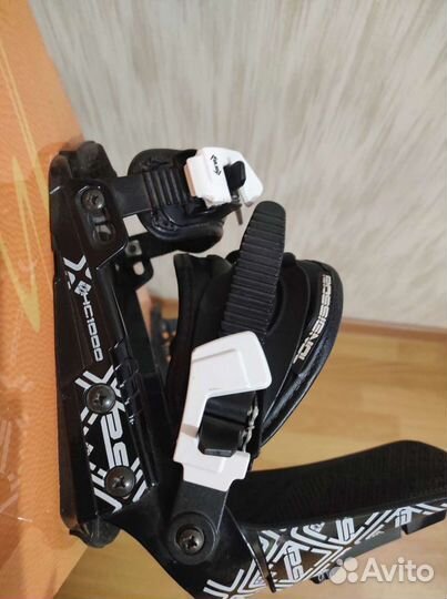 Сноуборд с креплениями+ботинки