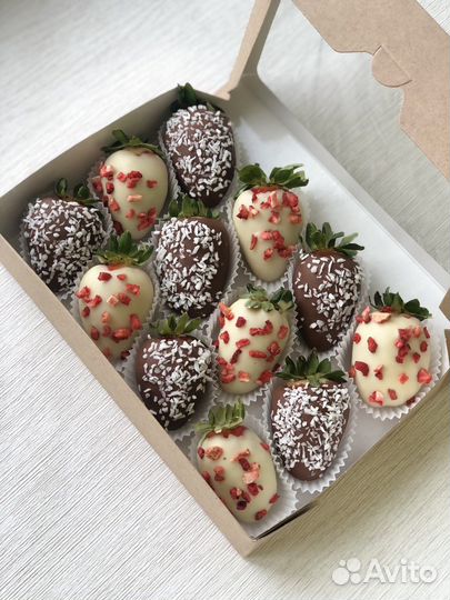 Клубника в шоколаде. Фрукты в шоколаде. Букеты