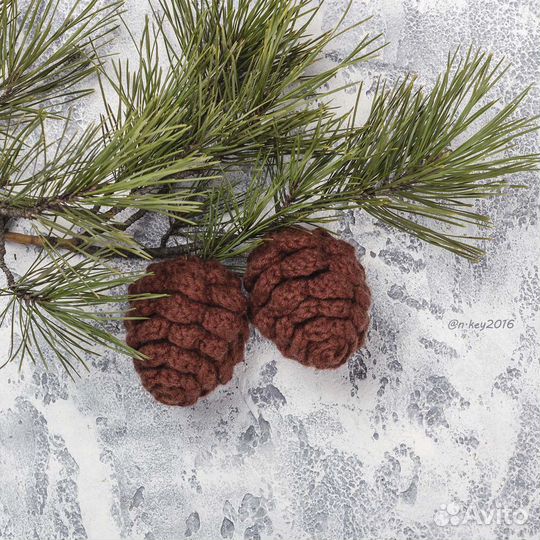 Новогодний декор шишки вязаные