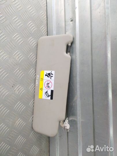 Козырек солнцезащитный передний левый Renault