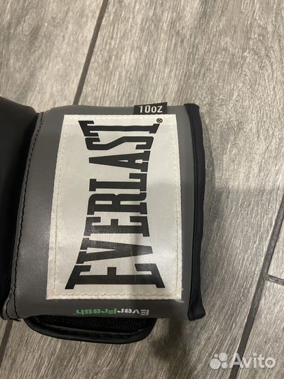 Боксерские перчатки everlast 10 oz