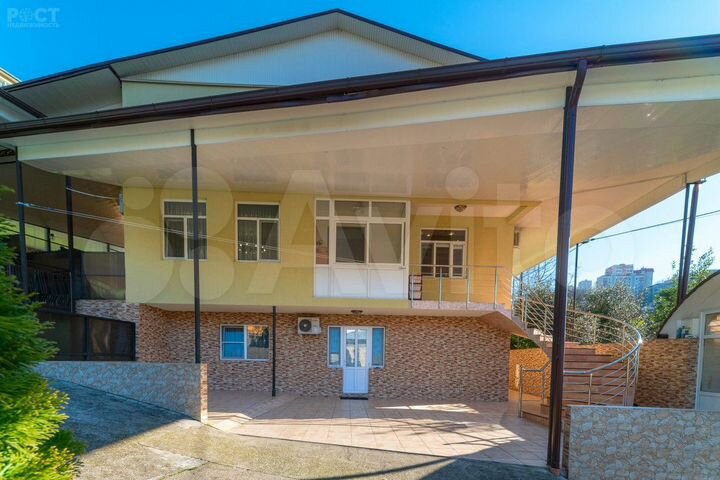 Коттедж 310 м² на участке 8,3 сот.