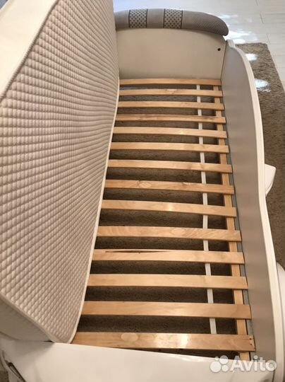 Детская кровать машинка с матрасом