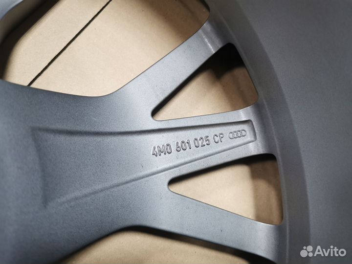 Диск r22 Audi Q7 4M 4m0601025cp