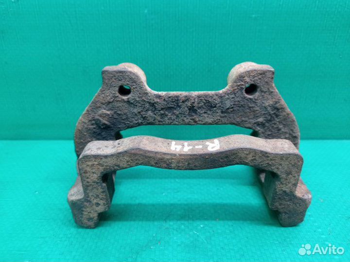 Скоба суппорта передняя Лада Калина 1