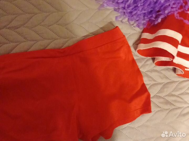 Костюм для черлидинга с помпонами