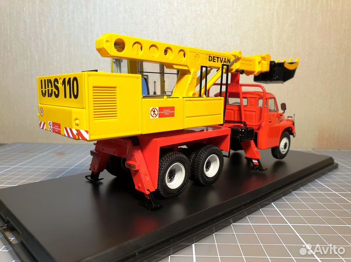 Экскаватор-планировщик UDS-110 на шасси Tatra-148