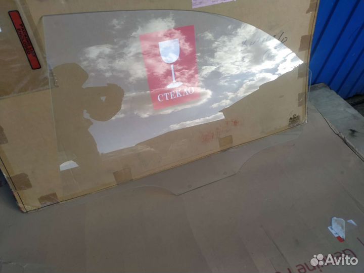 Заднее левое стекло двери Kia Spectra оригинал
