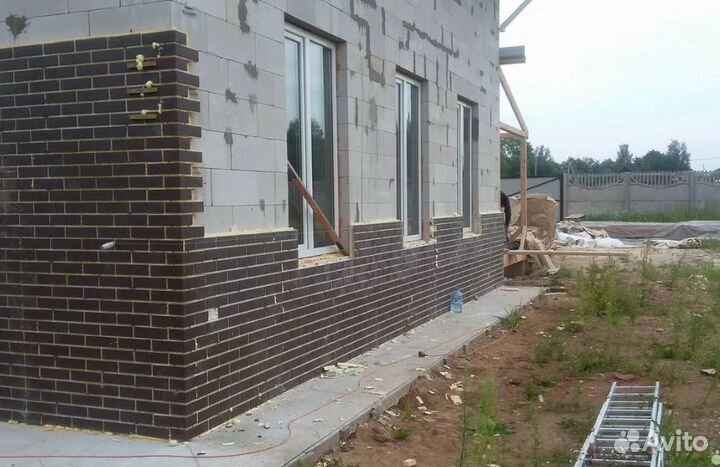 Гибкий кирпич в защитной плёнке на сетке