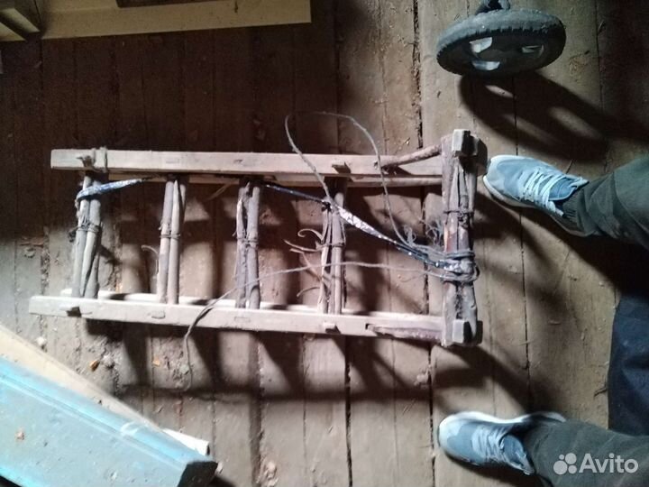 Санки, стол, скамейки комод старинные