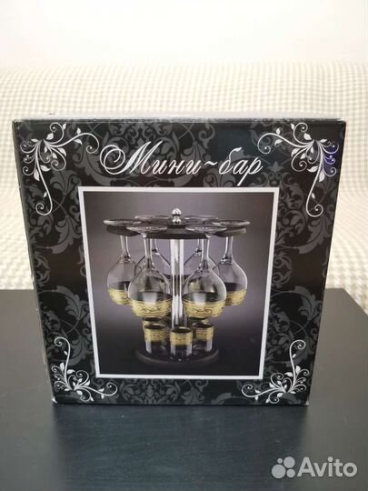 Набор бокалов для вина и рюмок