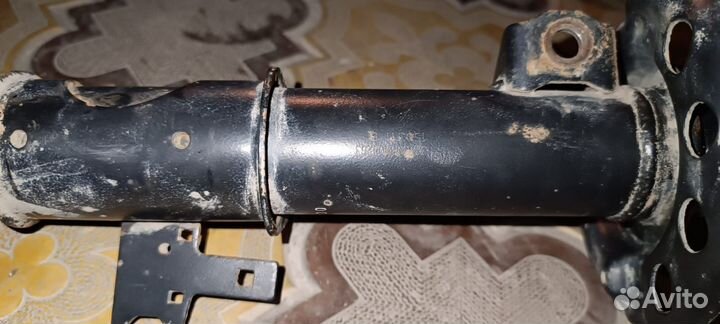 Стойка амортизатора, пружины задние